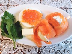 烟熏三文鱼配鱼子酱-Stolovaya 57