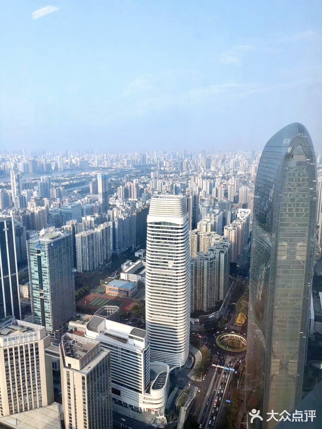 这两天回到北塔上班看到 珠江新城的高楼大厦感觉挺爽的