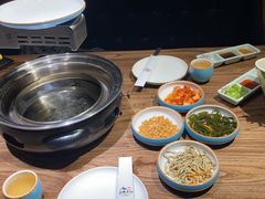 -明洞阿姨·韩式酱蟹烤肉·创意料理(三元桥店)