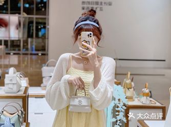 基本都在千元左右就可以买到明星同款
