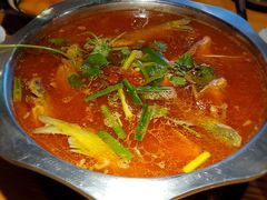 老凯俚酸汤鱼-野山舂·贵州现舂酸汤火锅(鸿通城店)