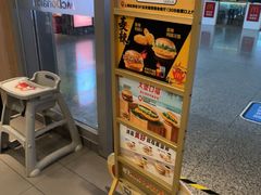 -麦当劳(上海虹桥站30B检票口楼上)