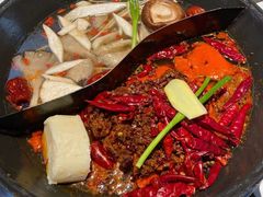 红油菌汤鸳鸯锅-贰回巷火锅馆(钟楼店)