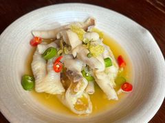 金汤柠汁酸辣鸡爪-滇野云南野生菌餐厅(陕西南路店)