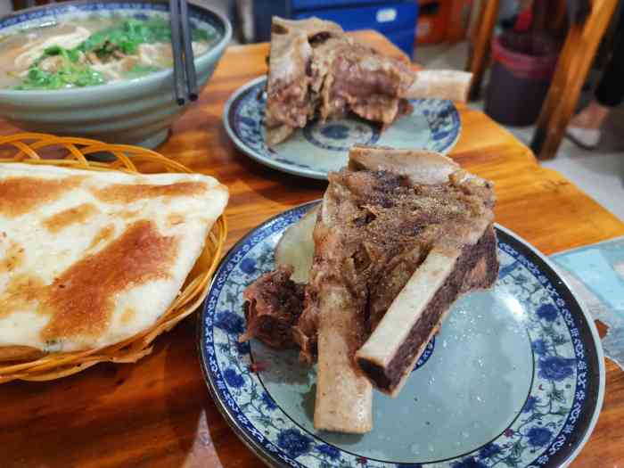 淮南牛肉汤(西湾路店)-"「牛骨头」被种草了很久的一家店,牛骨头.
