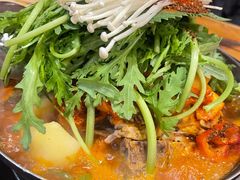 土豆排骨火锅-喇喇排骨火锅·传统韩式脊骨汤(望京西园总店)