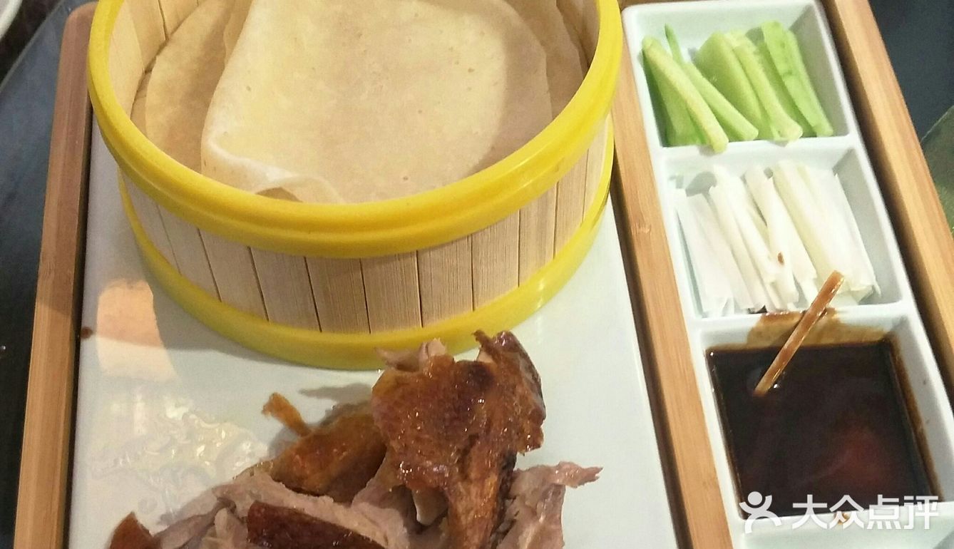 菜品种类多！口味也多种选择！海鲜，农家菜等！
