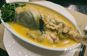 Braised Pork with Chicken Wings in Sauce