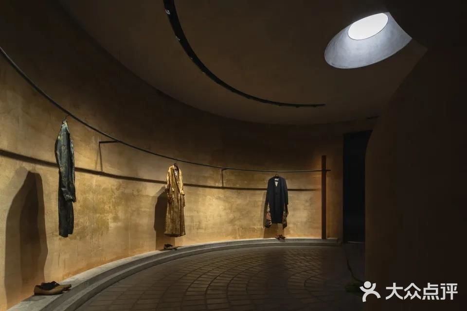 hug x UMA WANG全新概念店,成都 / 氣象建築