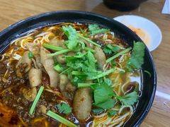 特色肥肠面-耙豌豆重庆小面
