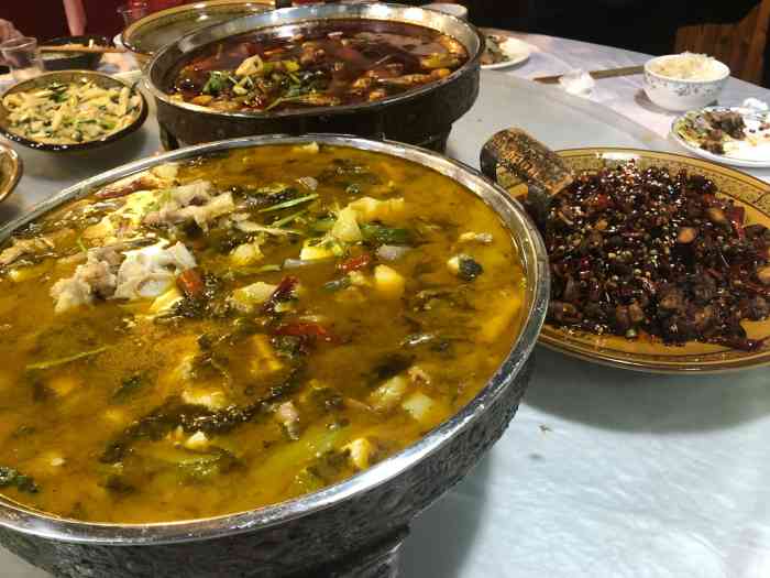 打渔人家张庄肥肠鱼馆-"我和小伙伴参加了武隆一日游,中午有同车的.