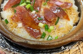 Cured Meat Baozi Rice in Clay Pot