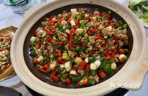 Sizzling Fresh Chili Rabbit in Clay Pot