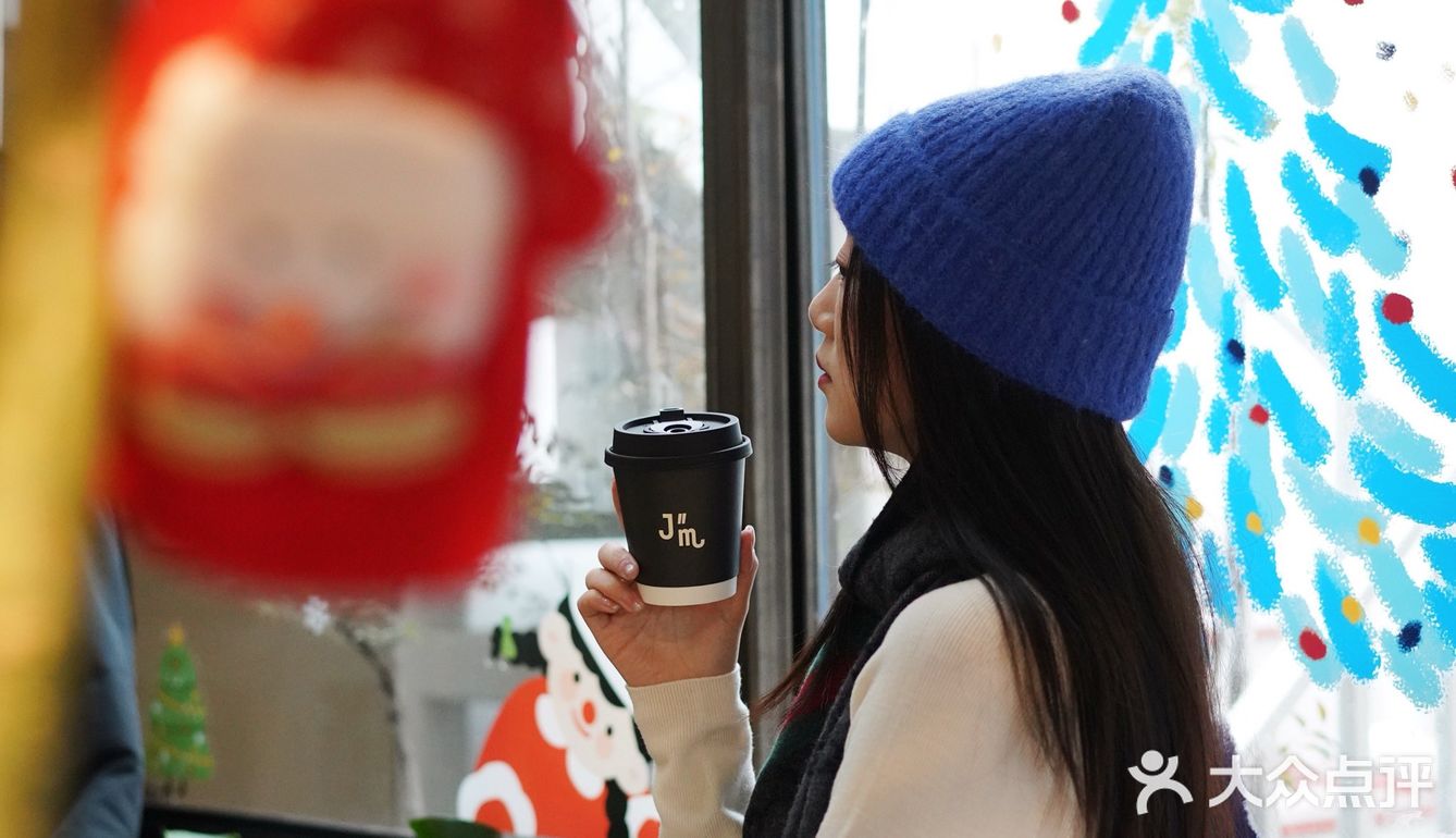 北京初雪的隐藏机位，白塔寺JM cafe