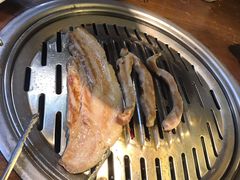 厚切猪肉-·缸桶屋·韩式牛肋条自助烤肉(西湖D11店)