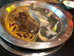 乌鸡鸳鸯锅-大龙辣火锅·龙虾·烧烤(湖滨新天地店)