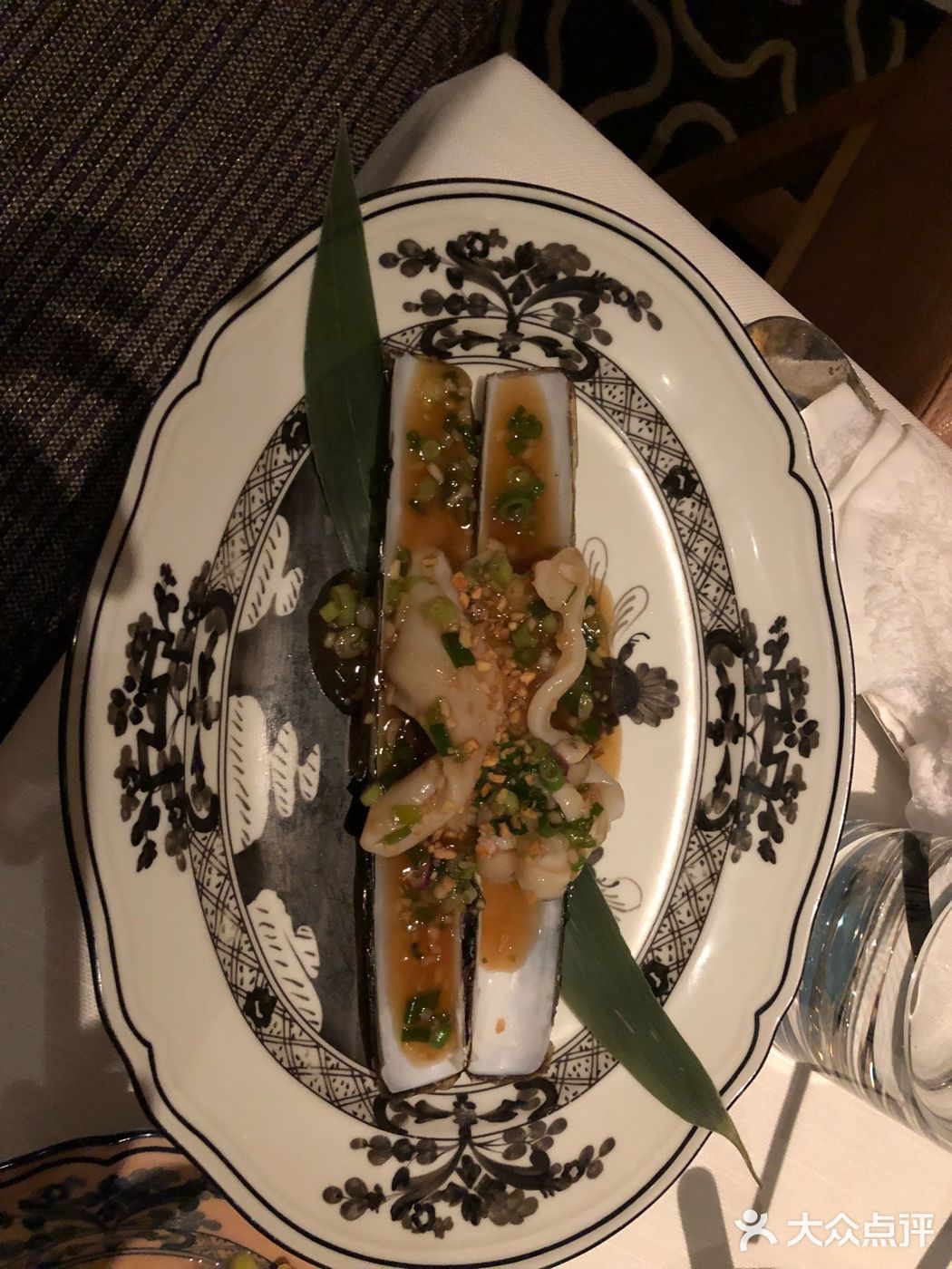 推广有一个米其林套餐，158新无一位，加88元跟酒