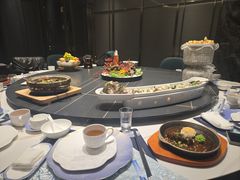 -鞍山大白鲨美食酒店