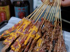 -何妹湿辣牛肉·粤式烧烤砂煲(桂雅路店)