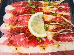 柠檬香草黑椒牛五花-小米烤肉-泥炉炭烤(常营店)