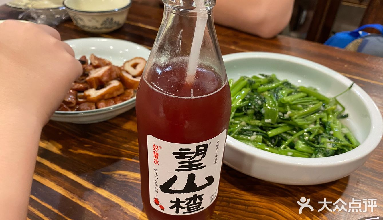 大肠吃第一口很惊艳，卤过了大肠经过油炸，油香四溢