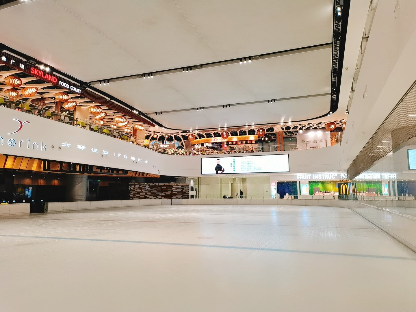 
我说这是全长沙最排面的冰场应该不过分吧