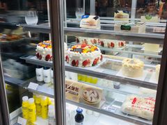 面包甜点陈列柜-昆明冠生园·蛋糕·面包(南强街店)