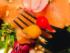 烟熏三文鱼色拉-wineapp葡萄酒餐吧(外滩金融中心店)