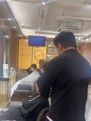 -一東造型烫发染发