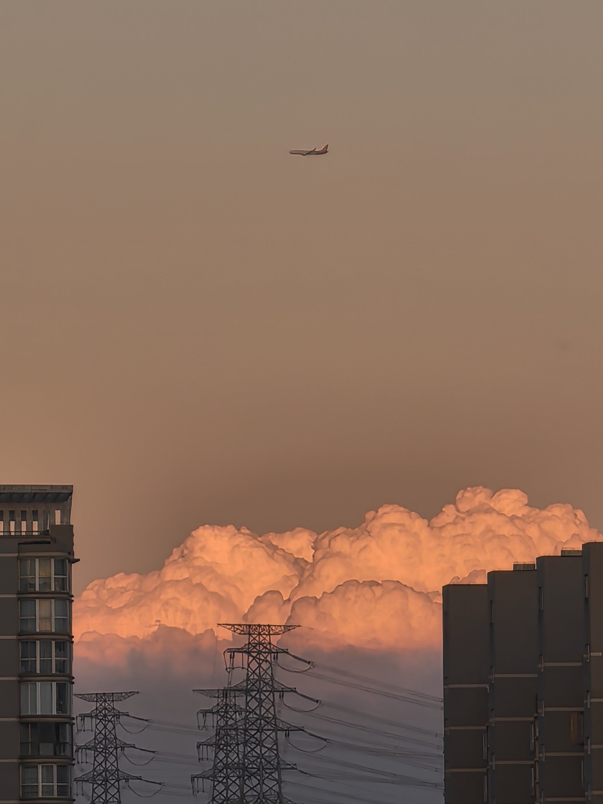 北京的日照金山云