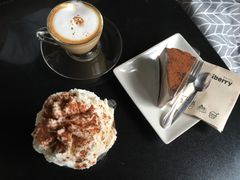 -莓园冰淇淋店