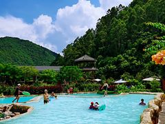 -十万大山布透温泉