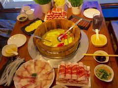 -鱼遇木桶斑鱼火锅(塔湾店)