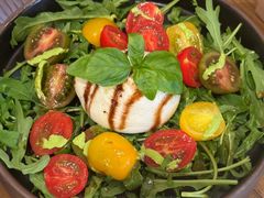 布拉塔和樱桃树番茄色拉-IL TEATRO 精品意大利餐厅