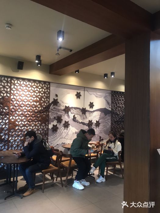 星巴克臻选(成都宽窄巷子店)大堂图片