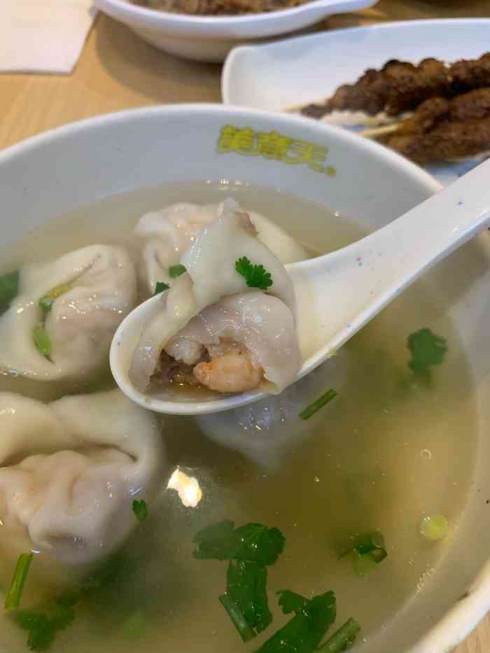 安心美意天(八角店)-"早饭吃过几次,人挺多,要排队,桌椅都不够.