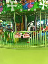 -维佳童话镇演出现场(徐东店)