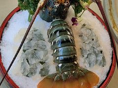 -三亚火车头万人海鲜广场