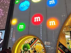 -m豆巧克力世界(上海世茂广场店)