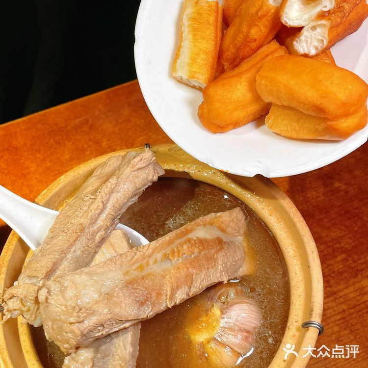 来北京路必打卡的新加坡料理|肥豚肉骨茶