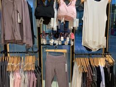 -lululemon(上海浦东IFC店)