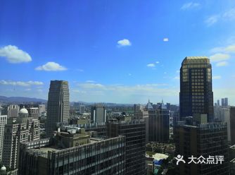 在绿地双子塔上，几乎可以俯瞰整个红谷滩，不止红谷滩