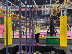 -嘿哟动霸CHUA·新潮玩运动娱乐中心·蹦床滑冰团建乐园