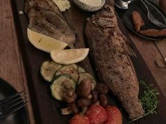 -Chom Cafe and Restaurant