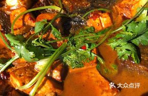 Braised Fish Head in Clay Pot