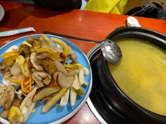 -菌之家·专业纯野生菌火锅·特色炒菌