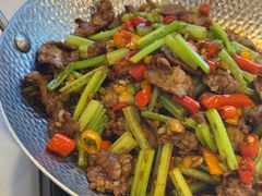 小炒黄牛肉-俏湘厨•地道湘菜(建华南路店)