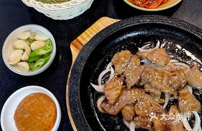 Grilled Pork Chop with Sauce