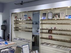 -视野联行眼镜•蔡司•依视路(温江店)