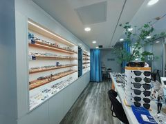 -视野联行眼镜·蔡司·依视路(省体育馆店)